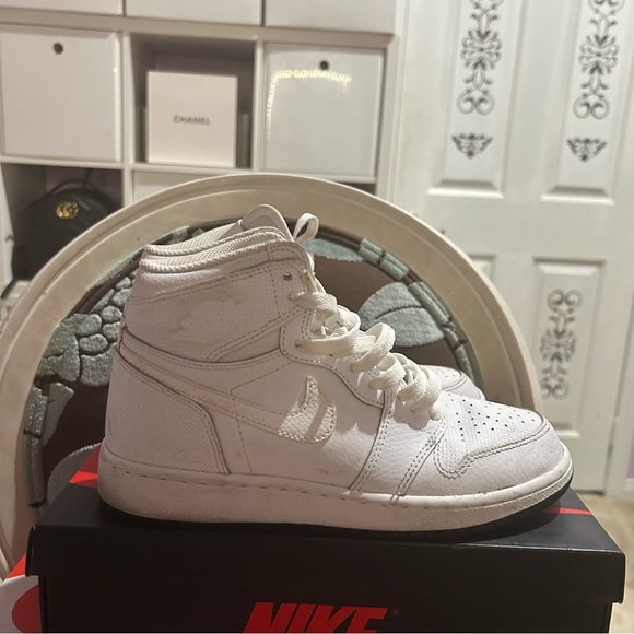 Air Jordan 1 Retro High OG - Picture 8 of 9